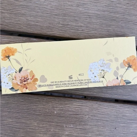 Laura Geller Floral Eyeshadow Palette - Picture 3 of 4